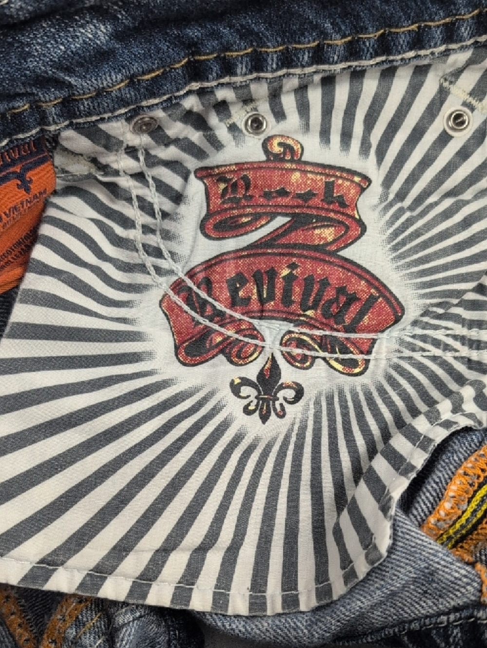Rock Revival Jayna Shorts Size 29 Distressed Rhinestone Low Rise
Description - Picture 9 of 13